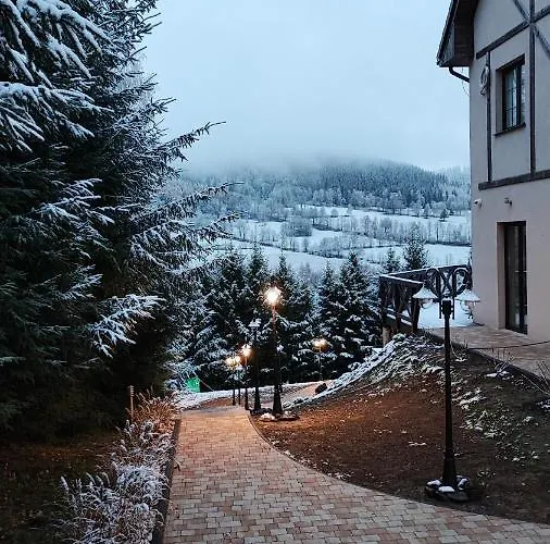 לינה וארוחת בוקר Pod Janowcem Sport - Rest & 3*