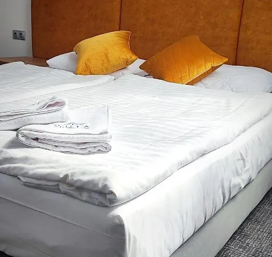 לינה וארוחת בוקר Pod Janowcem Sport - Rest &