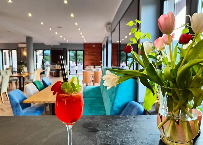 לינה וארוחת בוקר Pod Janowcem Sport - Rest & 3*